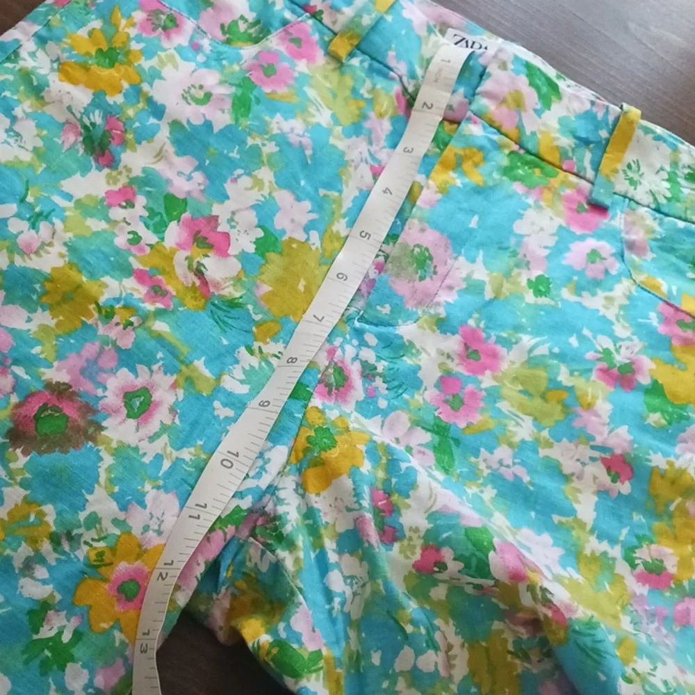 Zara Floral Pants - Picture 12 of 13